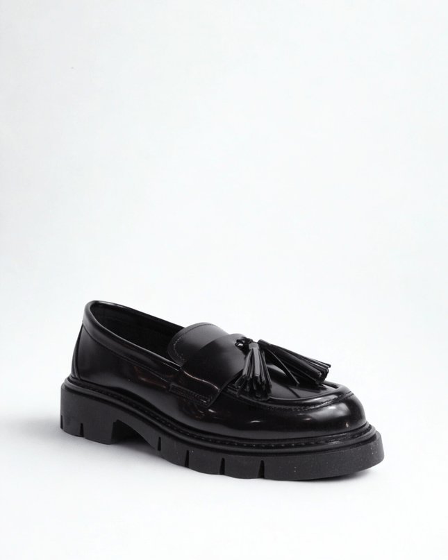 Mocassino nero con nappine - Piedi Folli