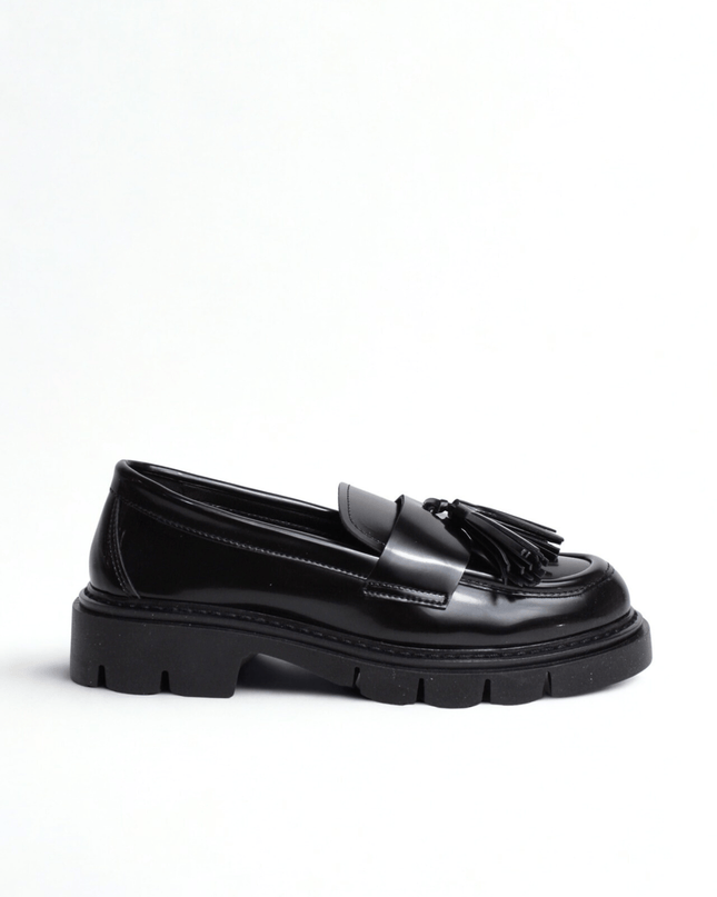 Mocassino nero con nappine - Piedi Folli