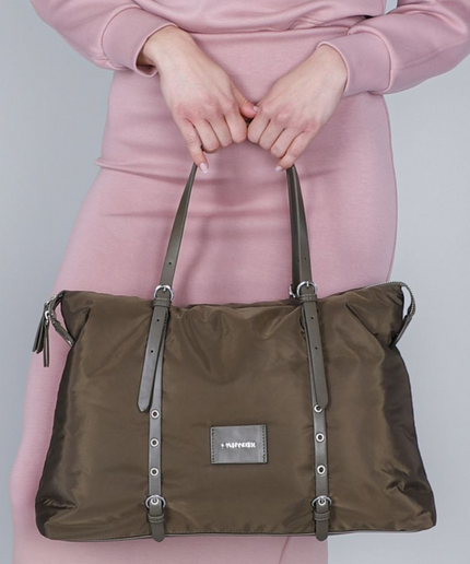 shopping in nylon oliva