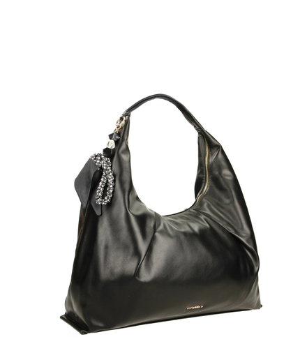 SHOPPER CARRIE BLOOM