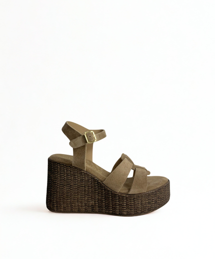Sandalo in pelle con zeppa
