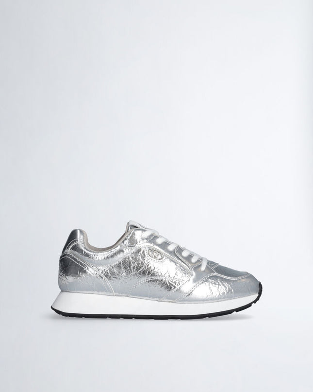 Sneakers in crackle