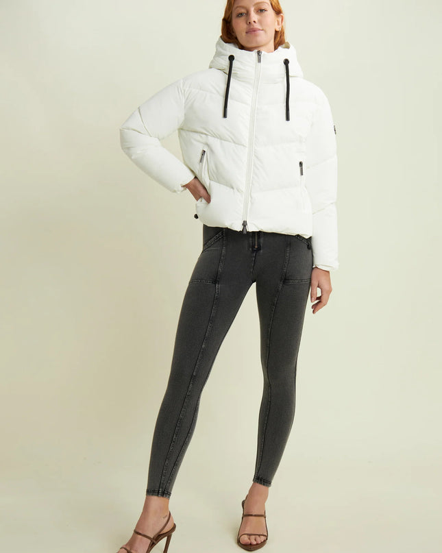 Piumino cropped donna con collo alto e coulisse regolabile