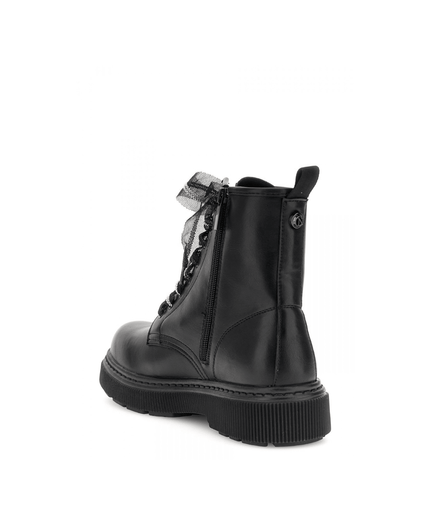 Anfibio con otto occhielli effetto pelle con laccio in tulle nero - Piedi Folli
