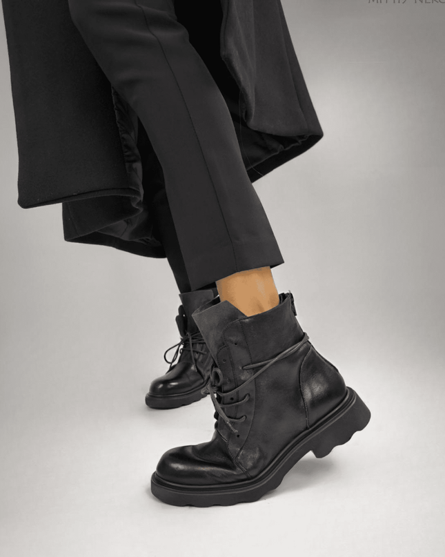 Anfibio nero in pelle - Piedi Folli