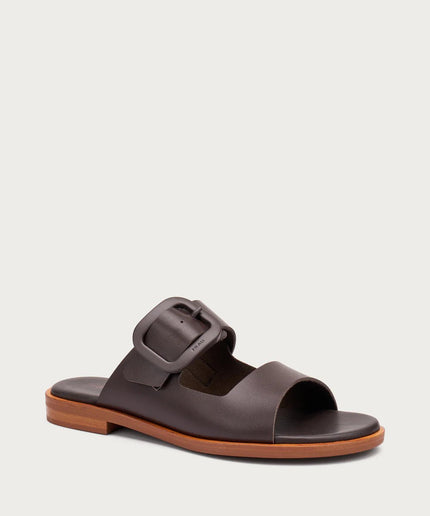 Ciabatte in pelle con fibbia in tono - Piedi Folli