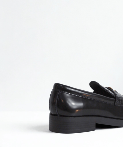 Mocassino nero con logo a moneta oro - Piedi Folli