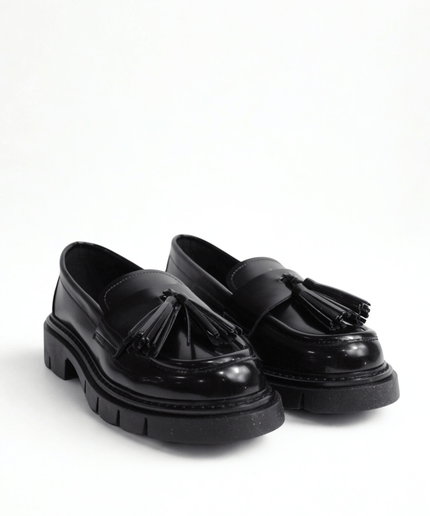 Mocassino nero con nappine - Piedi Folli