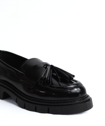 Mocassino nero con nappine - Piedi Folli