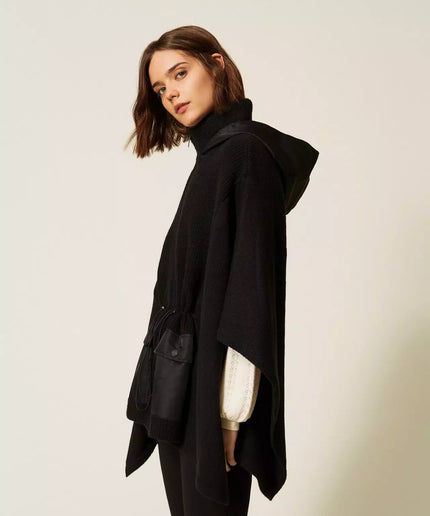 Poncho in maglia con cappuccio - Piedi Folli
