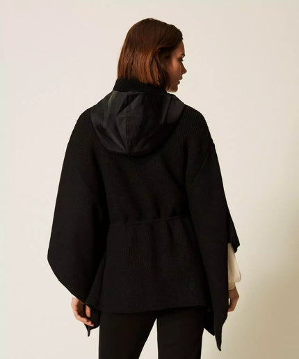 Poncho in maglia con cappuccio - Piedi Folli