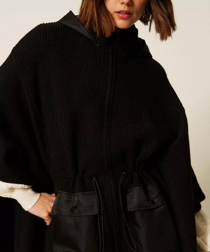 Poncho in maglia con cappuccio - Piedi Folli