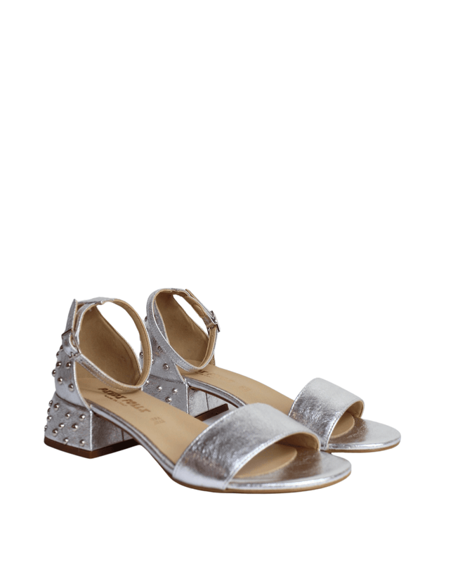 Sandalo con borchie argento laminato - Piedi Folli