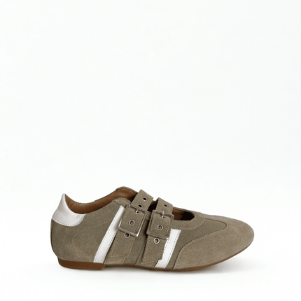 scarpa in pelle con doppia fibbia taupe - Piedi Folli