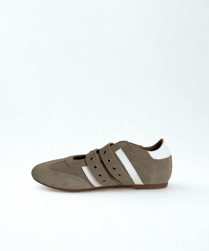 scarpa in pelle con doppia fibbia taupe - Piedi Folli