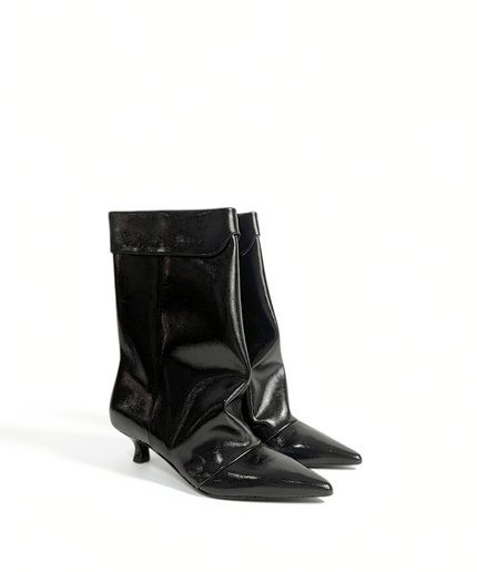Stivaletto con punta sfilata e tacco kitten heel - Piedi Folli
