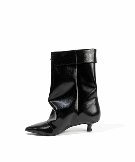 Stivaletto con punta sfilata e tacco kitten heel - Piedi Folli