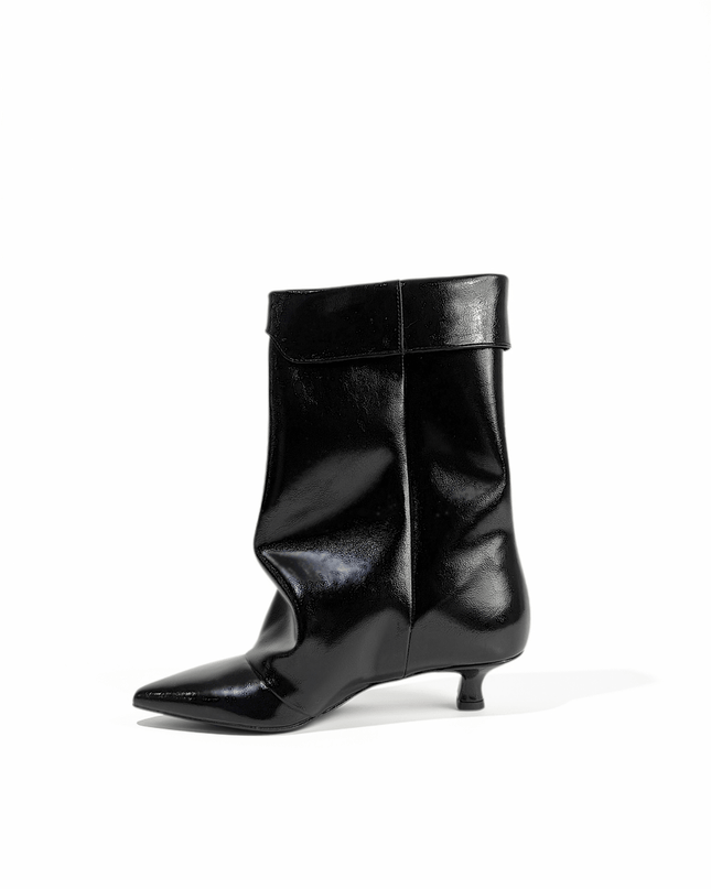 Stivaletto con punta sfilata e tacco kitten heel - Piedi Folli