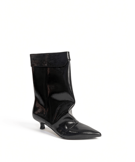 Stivaletto con punta sfilata e tacco kitten heel - Piedi Folli