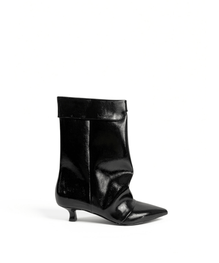 Stivaletto con punta sfilata e tacco kitten heel - Piedi Folli