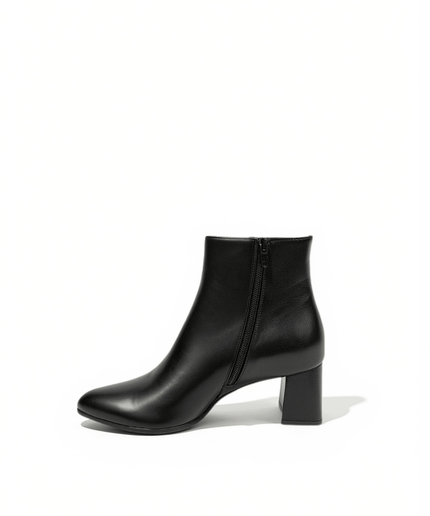 Stivaletto nero con tacco largo - Piedi Folli