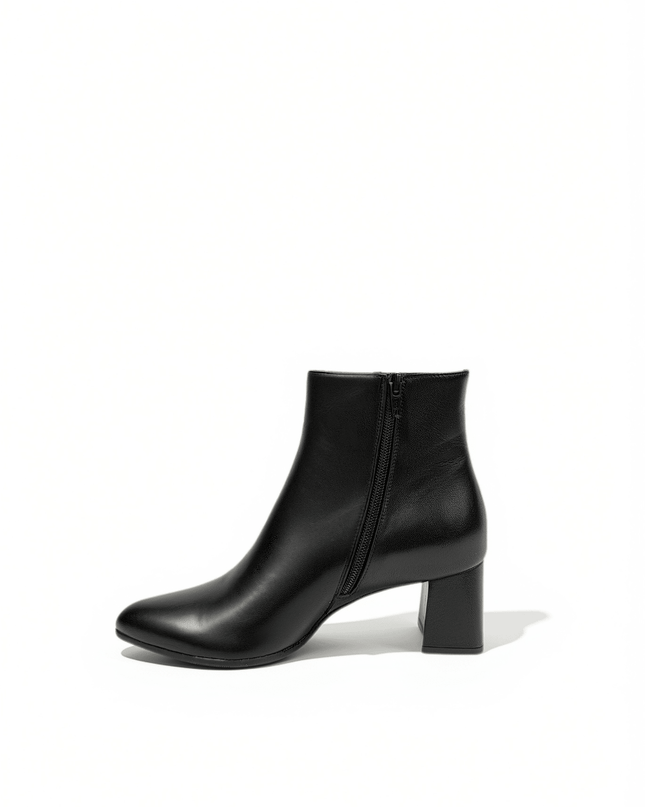 Stivaletto nero con tacco largo - Piedi Folli