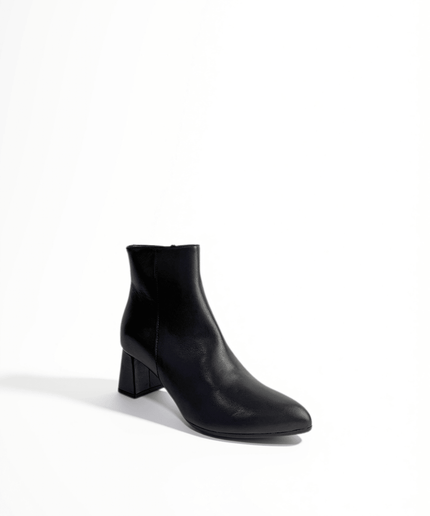 Stivaletto nero con tacco largo - Piedi Folli