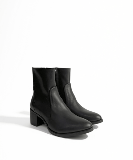 Stivaletto nero in pelle - Piedi Folli