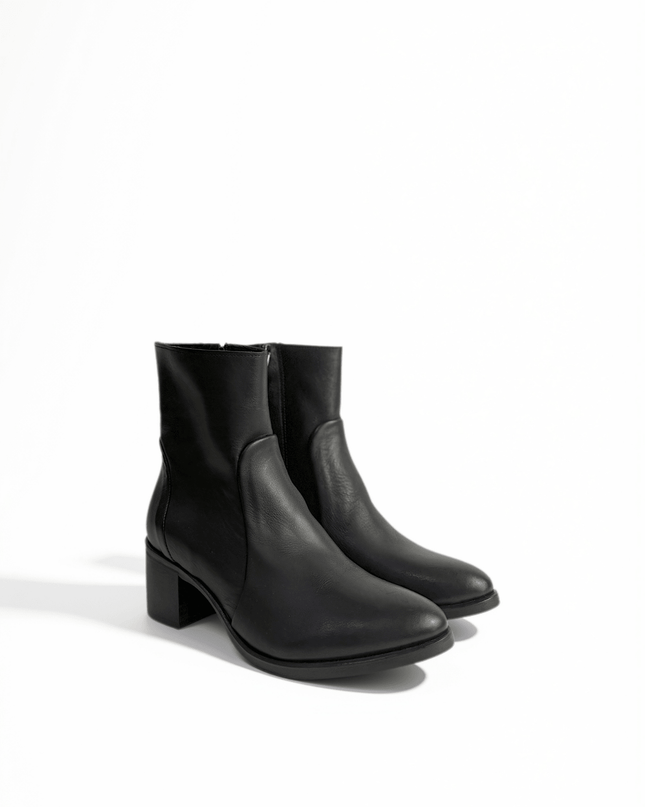 Stivaletto nero in pelle - Piedi Folli
