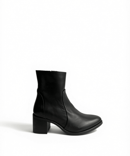 Stivaletto nero in pelle - Piedi Folli