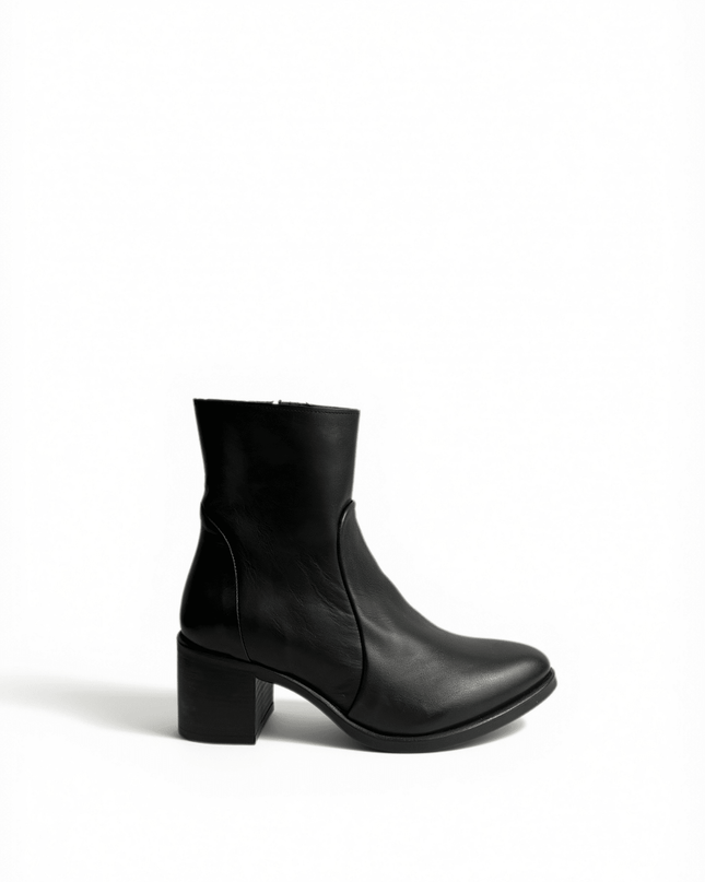 Stivaletto nero in pelle - Piedi Folli