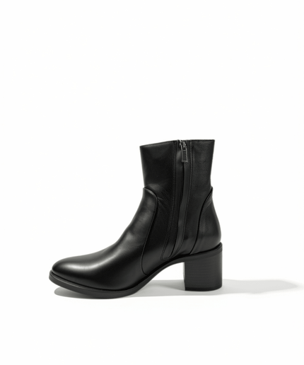 Stivaletto nero in pelle - Piedi Folli