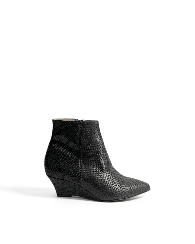 Stivaletto nero in pelle rettile - Piedi Folli