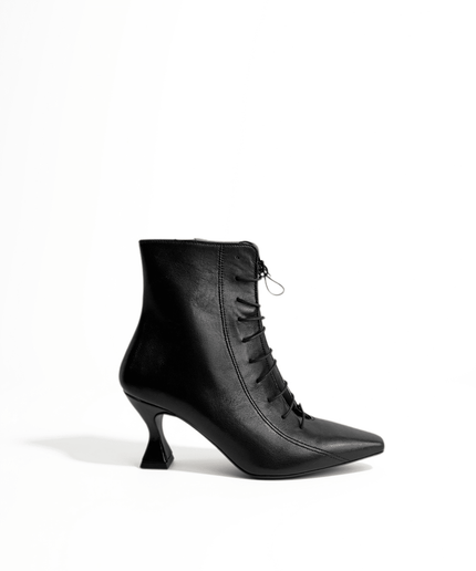 Stivaletto stringato con tacco sagomato - Piedi Folli