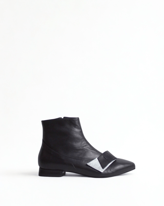 Tronchetto in pelle nero - Piedi Folli