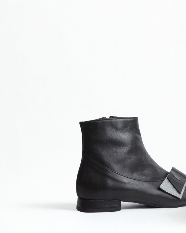 Tronchetto in pelle nero - Piedi Folli